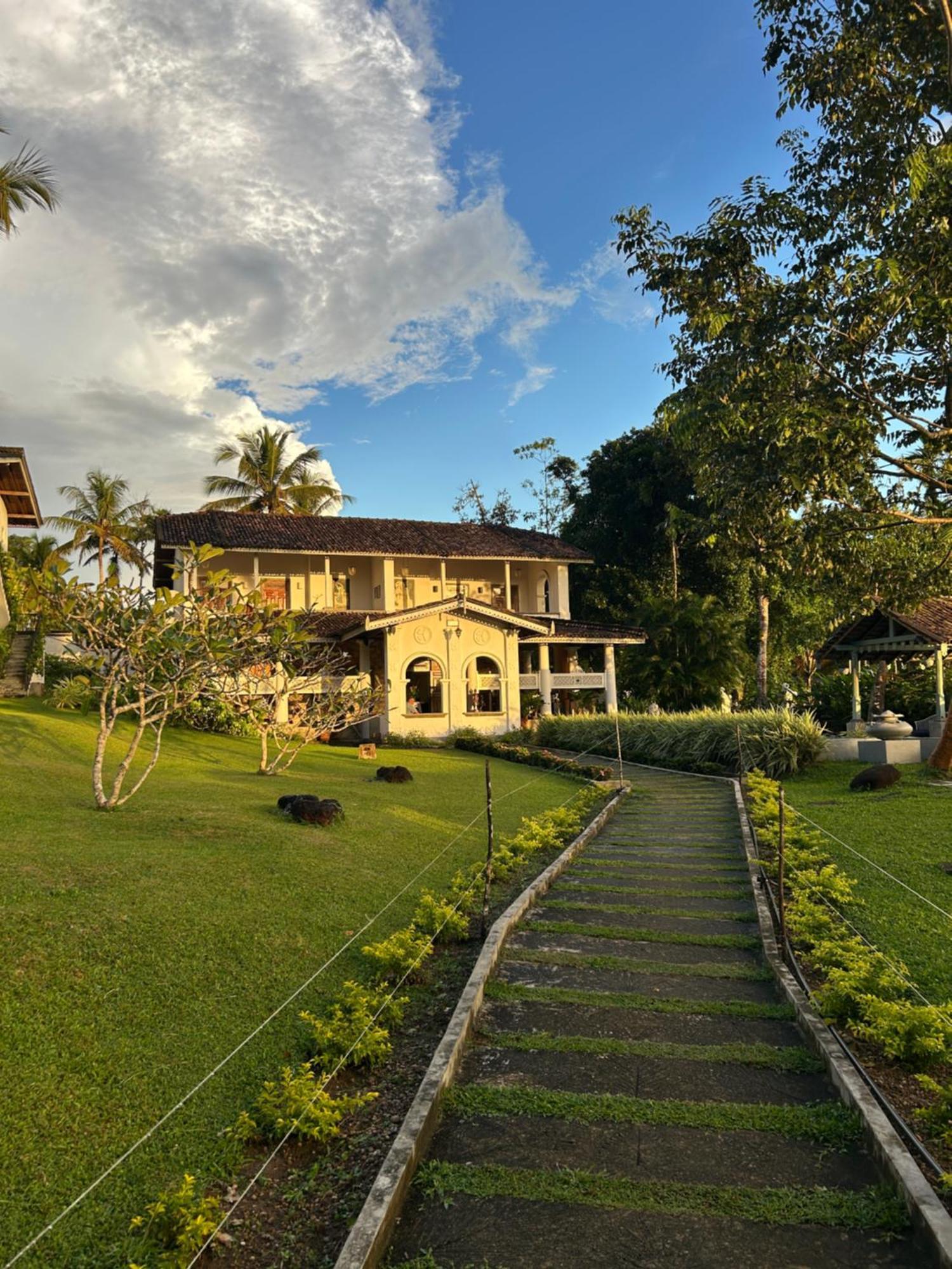 Villa Kubura Hikkaduwa Extérieur photo